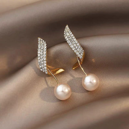 2022 New Temperament Wings Pearl Piercing Earrings