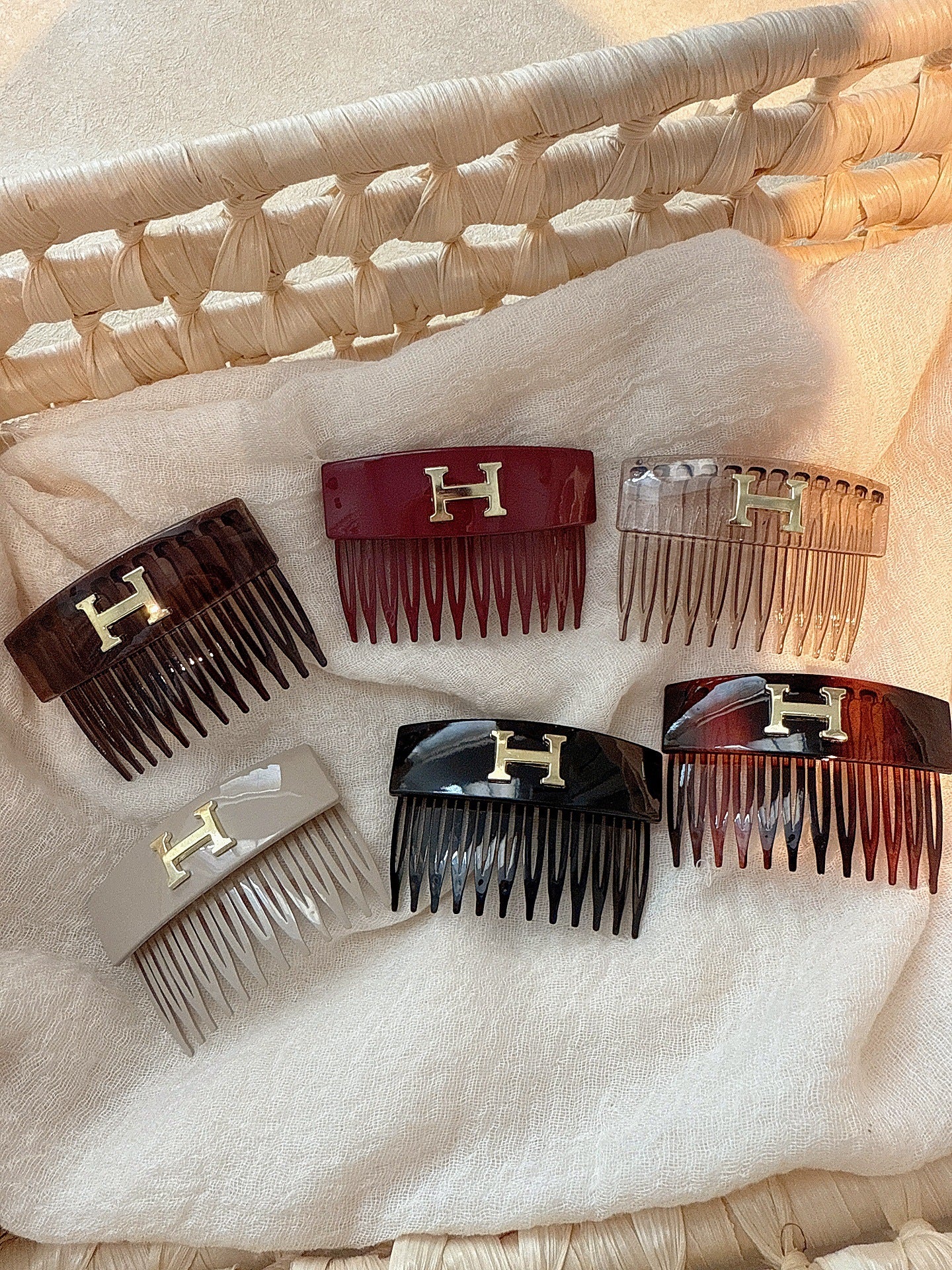 Korean-style trendy letter H upside-down comb（🔥Buy 2 Get 2 Free🔥）