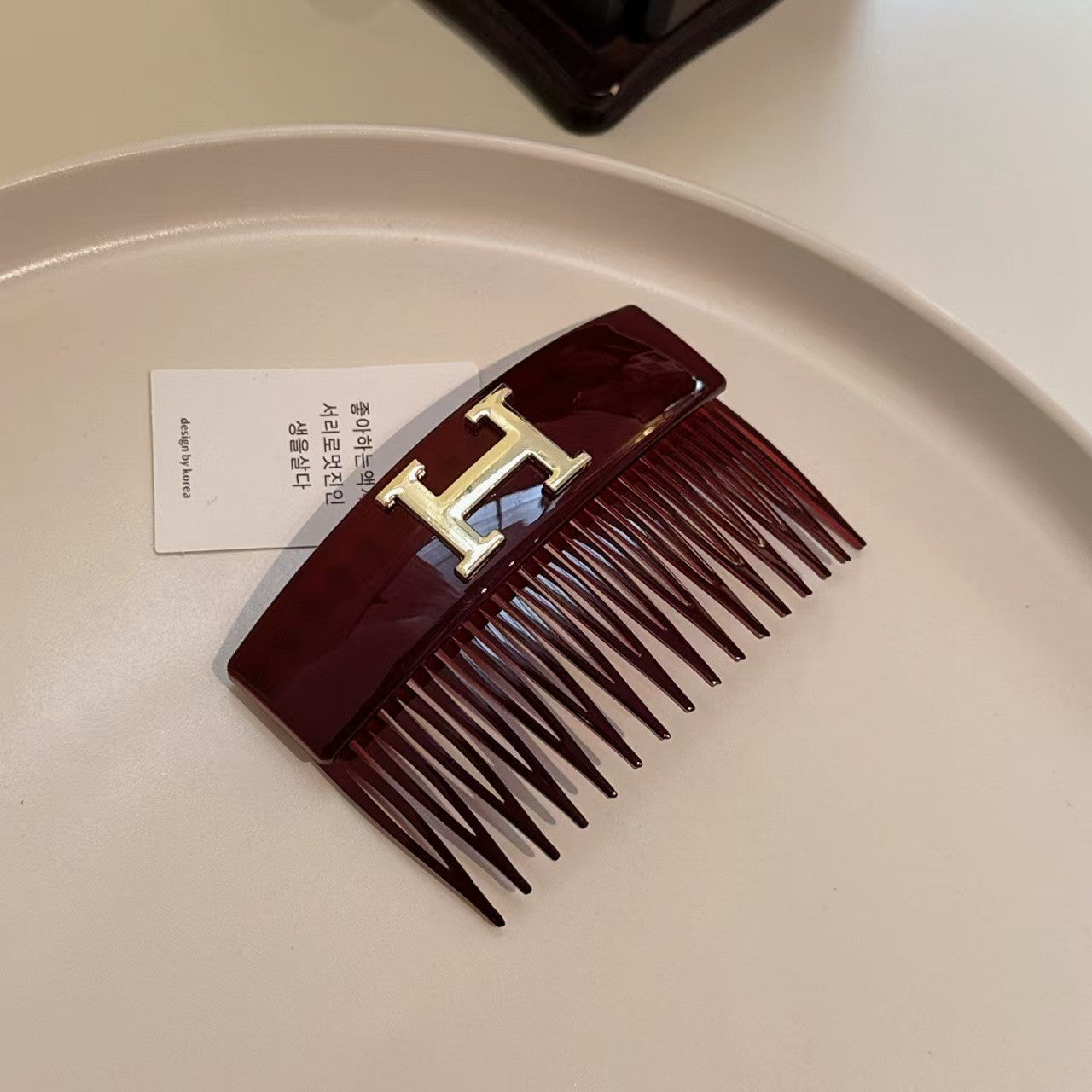 Korean-style trendy letter H upside-down comb（🔥Buy 2 Get 2 Free🔥）