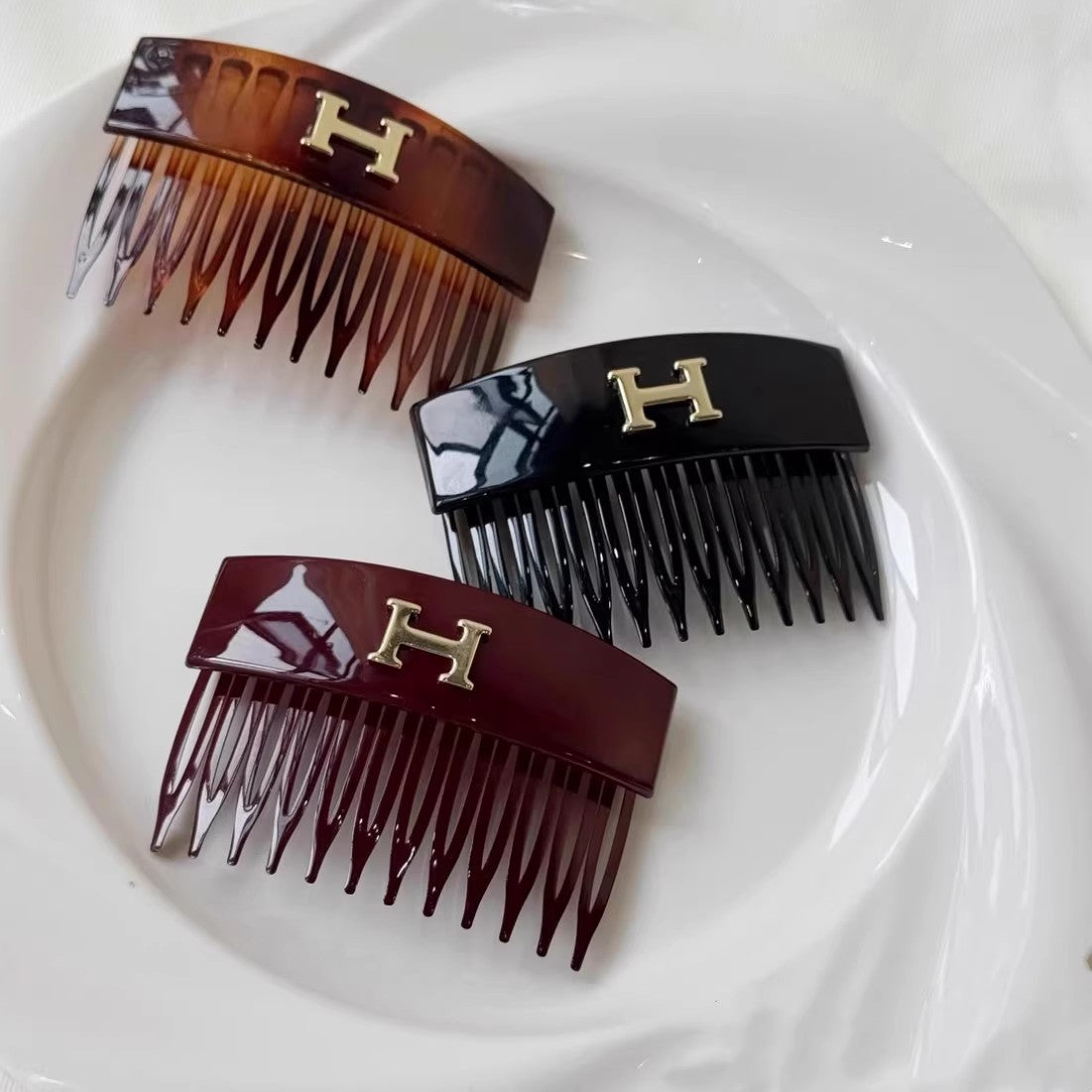 Korean-style trendy letter H upside-down comb（🔥Buy 2 Get 2 Free🔥）