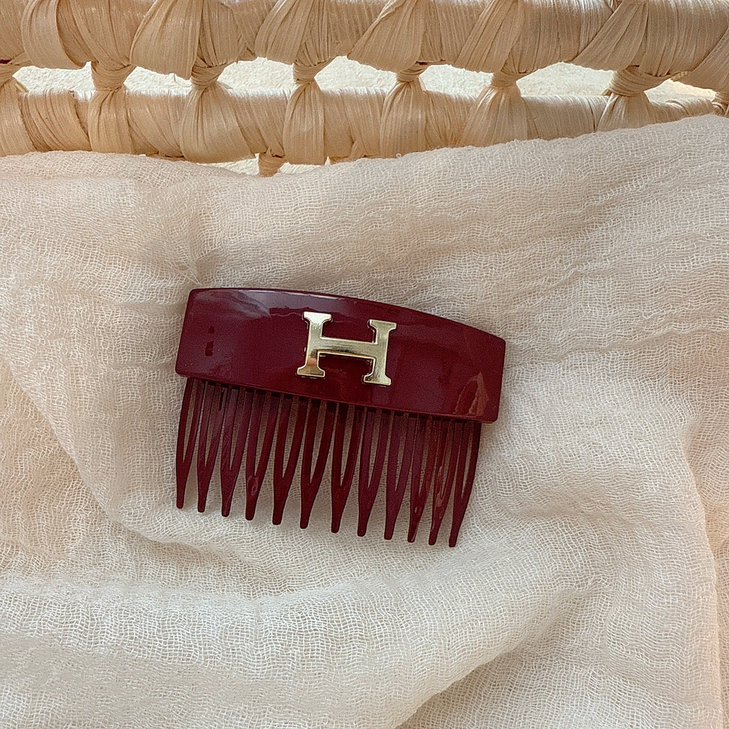 Korean-style trendy letter H upside-down comb（🔥Buy 2 Get 2 Free🔥）