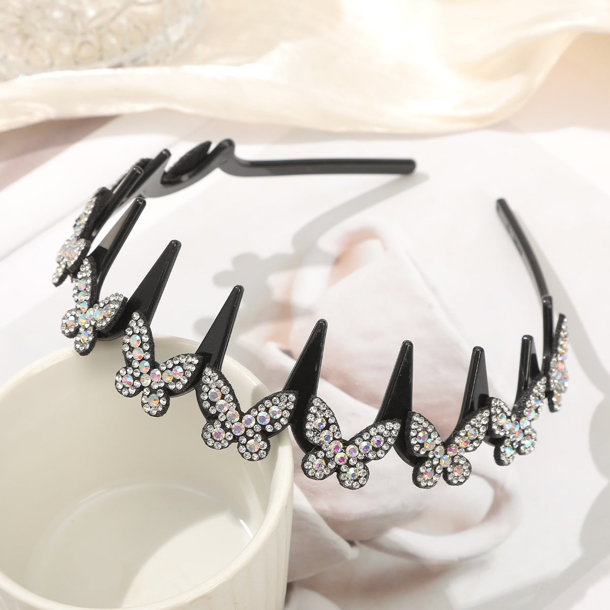 💥Wavy Crystal Headband- Lightweight Non-Slip Girly Feminine Hair Accessory, Sparkling Crystal-Accented Wave-Shape Band for Weddings & Everyday Wear, Girly Feminine Items