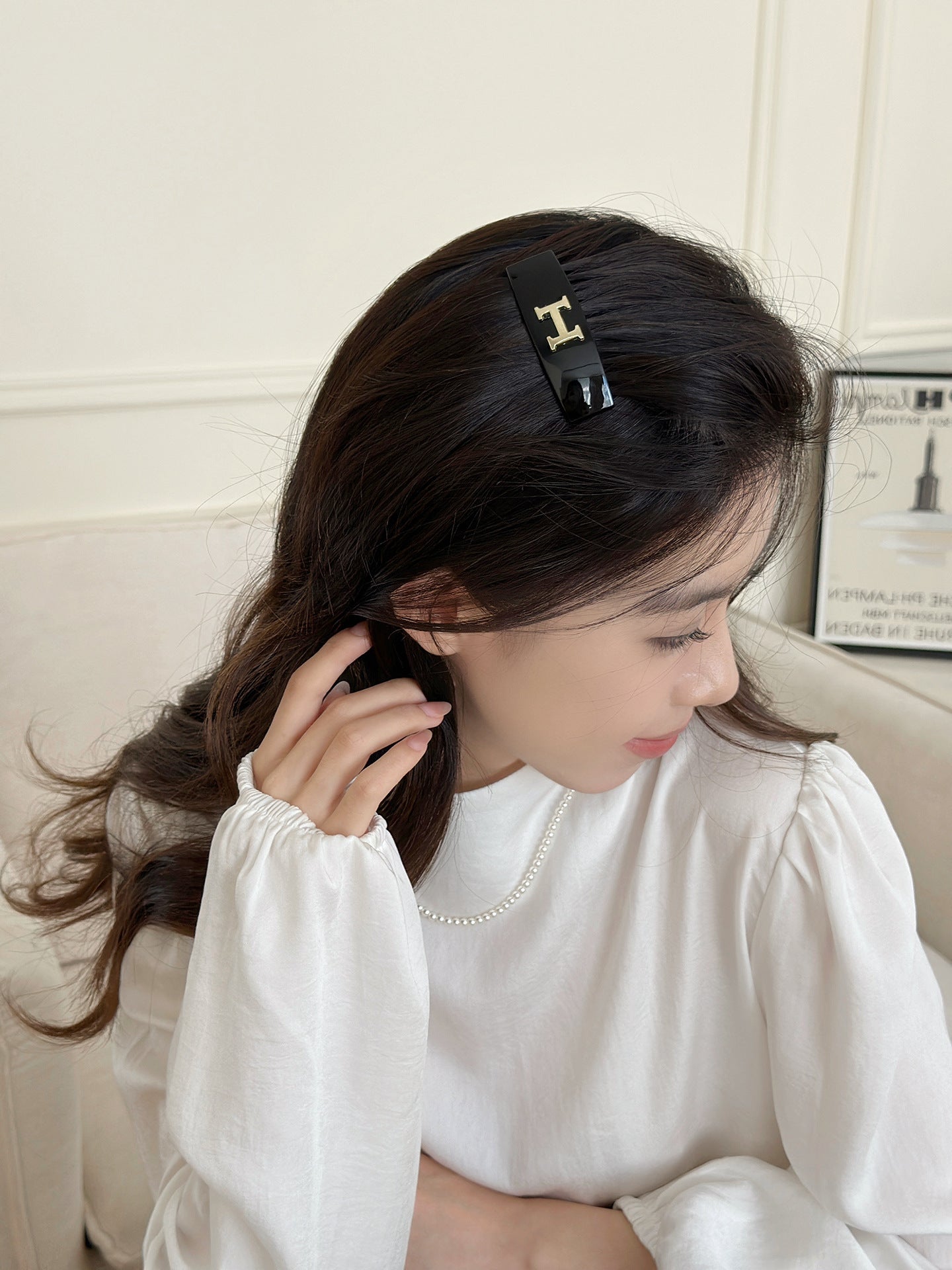 Korean-style trendy letter H upside-down comb（🔥Buy 2 Get 2 Free🔥）