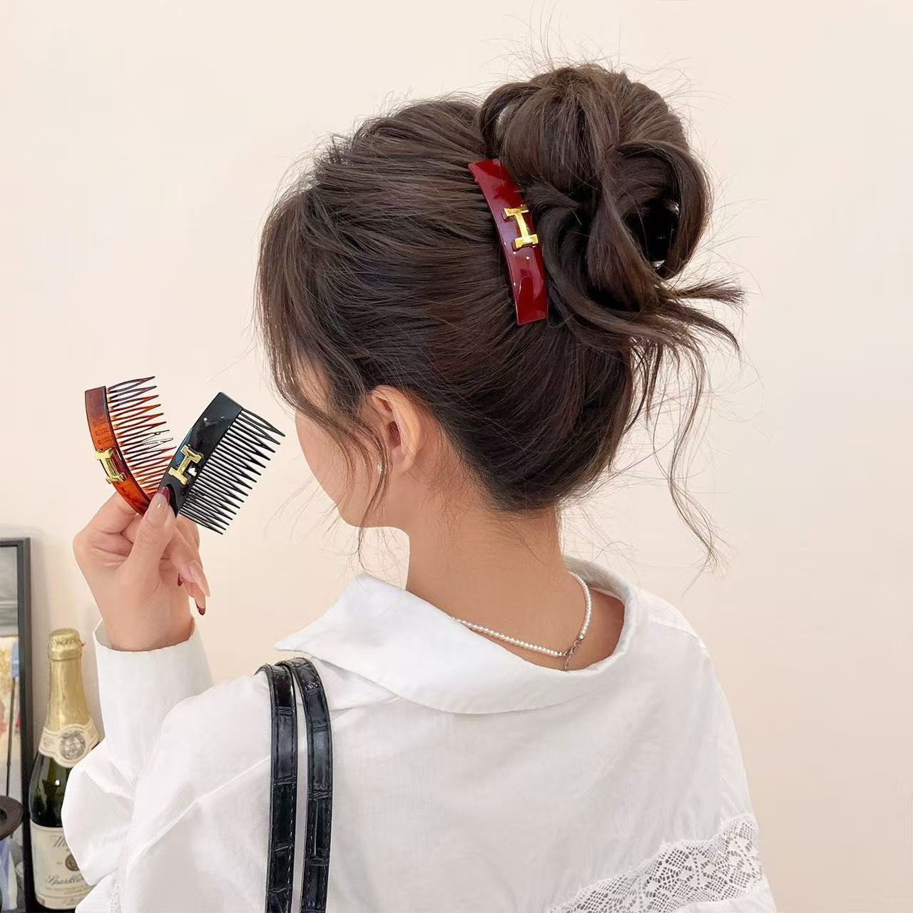 Korean-style trendy letter H upside-down comb（🔥Buy 2 Get 2 Free🔥）