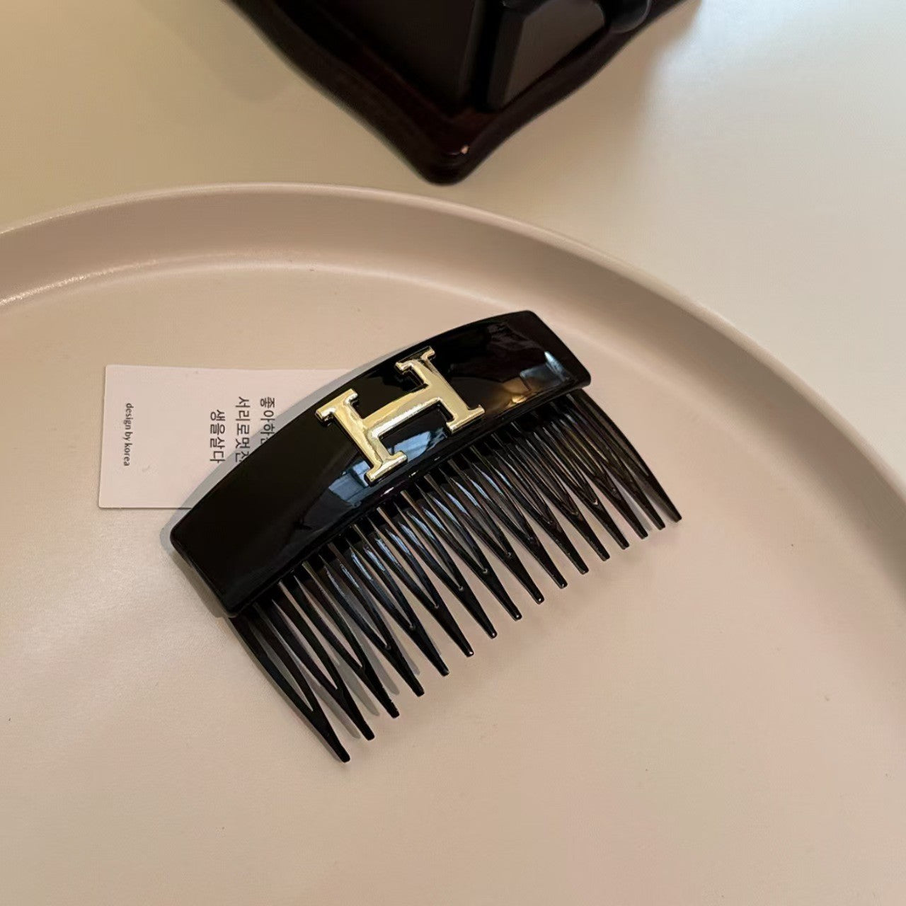Korean-style trendy letter H upside-down comb（🔥Buy 2 Get 2 Free🔥）
