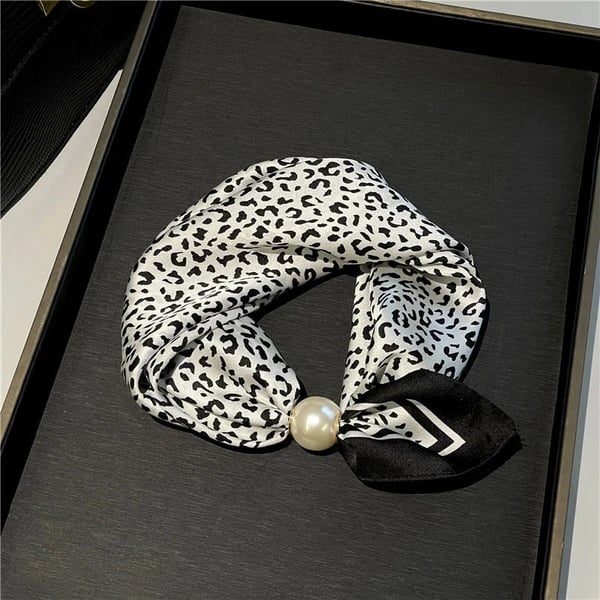 🔥HOT SALE🔥 Pearl Buckle Closure Printed Scarf
