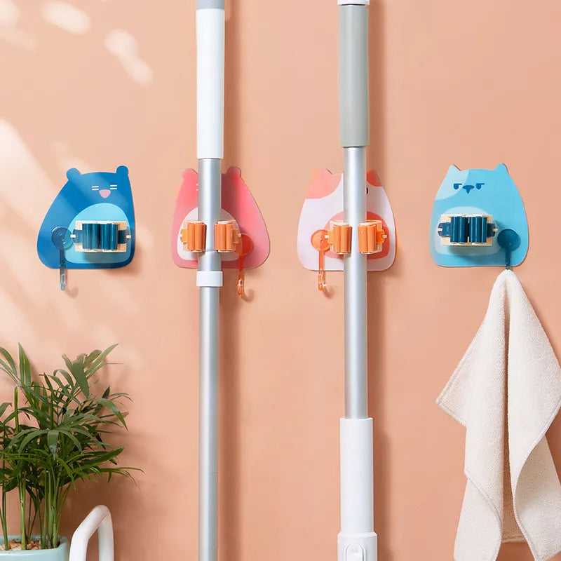 Powerful, traceless, punch-free mop clip with sticky hook